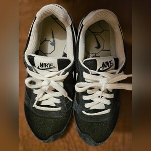 NIKE Women's Eclipse Nm, size 9